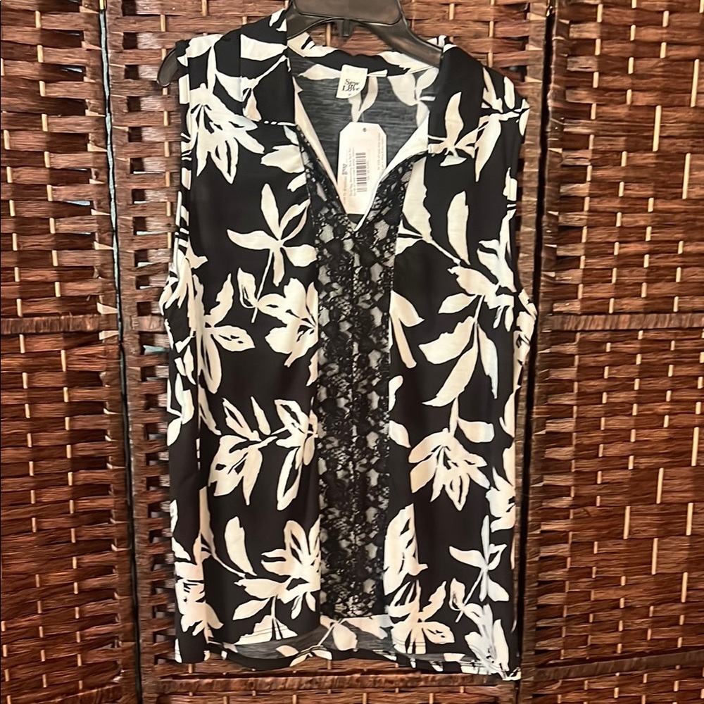 Sleeveless Black and White Floral Top
